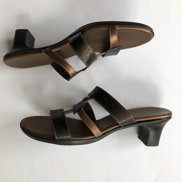 Munro American Jan Sandals in Brown - Picture 6 of 9